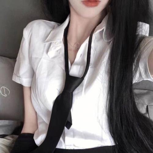 九个学生的短片